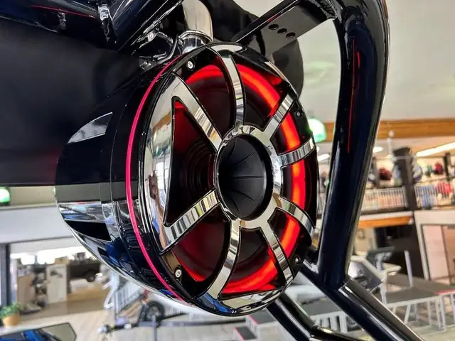 2025 Moomba Craz in Powerboats & Motorboats in Edmonton - Image 4