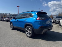 Command every journey in this stunning 2022 Jeep Cherokee Limited, brilliantly finished in Hydro Blu... (image 4)