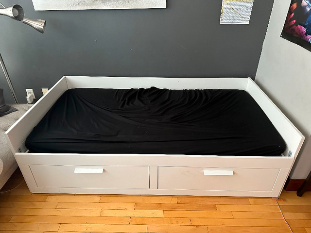 95% NEW IKEA Daybed 2 in 1 with 2 drawers and  mattresses, dans Lits et matelas  à Ville de Montréal - Image 3
