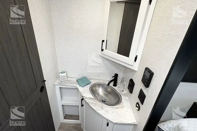 2025 VENTURE RV STRATUS 241VRK in Travel Trailers & Campers in Calgary - Image 29