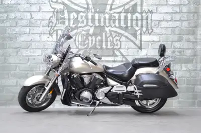 ONLY 3032 km (yes, that's not a typo) on this nicely equipped, 2008 Yamaha V-Star 1300 Tourer! Facto...