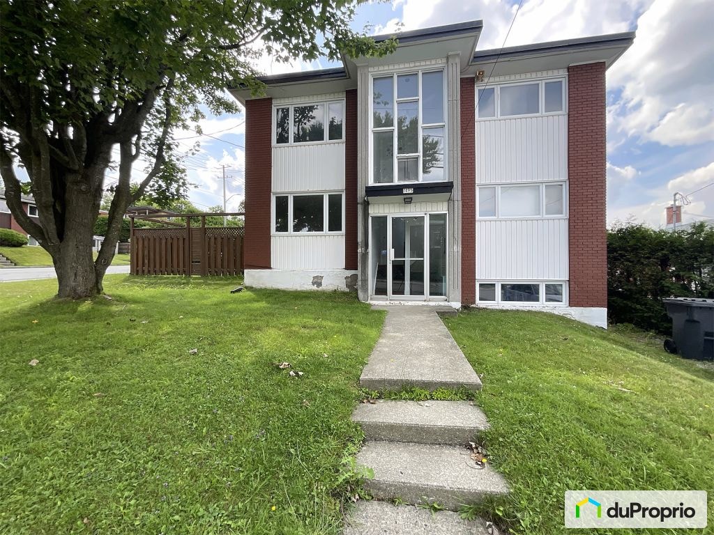 $624,900 - Triplex for sale in Sherbrooke (Mont-Bellevue) — photo 1