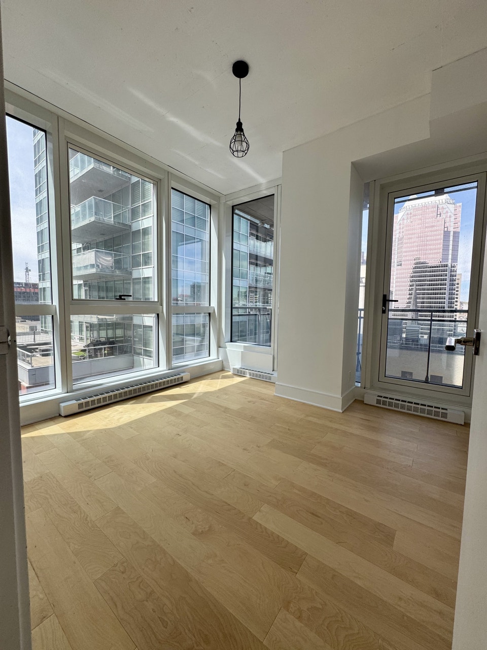 Downtown Condos With Private Balcony For Rent Reference: Downtown Beautiful 4 1 2 Condo With 2 Balconies 17Th