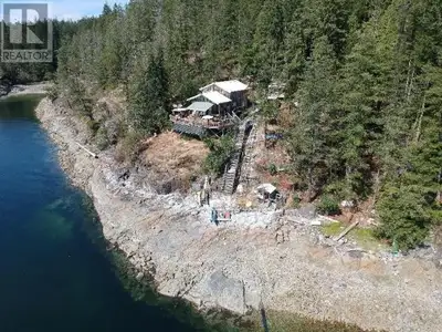 4-season off-grid living in beautiful Malaspina Inlet, entrance to Desolation Sound recreation area,...