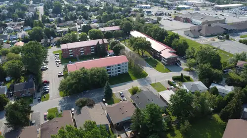 Donwood Park Apartments, located close by Lasalle Boulevard and Falconbridge Road features spacious,...