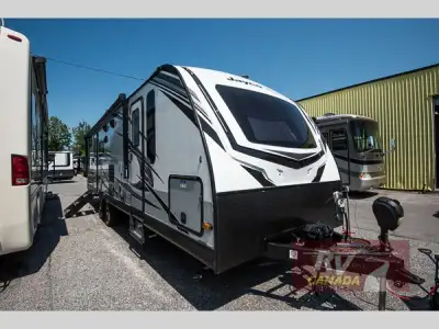 Please Call Us At 613.851.7326 with any questions? Jayco White Hawk travel trailer 29BH highlights:...