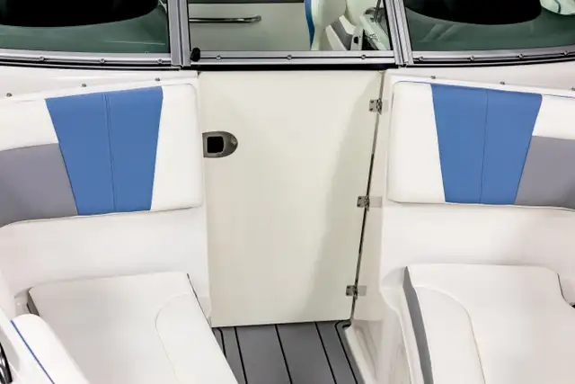 2026 Chaparral GTS 3 SURF in Powerboats & Motorboats in Kingston - Image 24