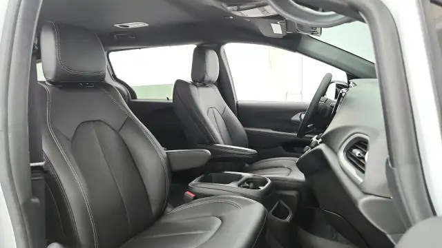 2026 Chrysler Grand Caravan in Cars & Trucks in Lethbridge - Image 35