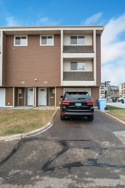16-400 Silin 4Bed 2.5Bath with Garage  Newly renovated Unit