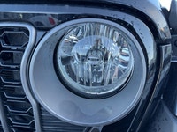 This 2025 JEEP GLADIATOR SPORT 4X4 has the following options Premium Mckinley Trimmed Seats, Remote... (image 9)