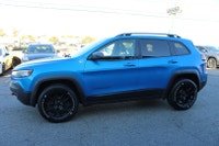 ACCIDENT FREE Drive Modes Own the road—or leave it behind—with the Jeep Cherokee Trailhawk 4WD. Buil... (image 2)