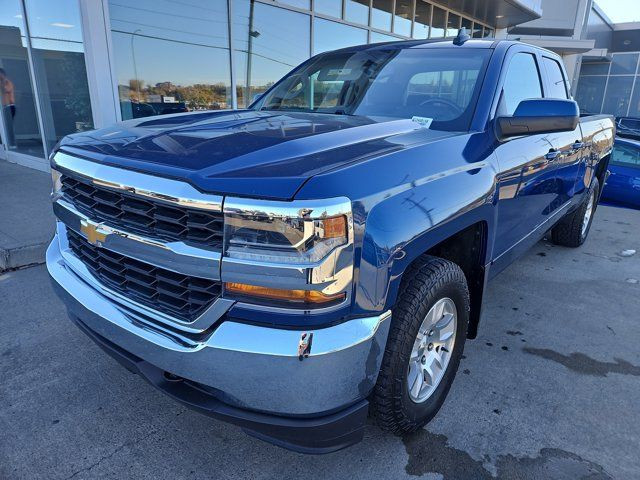 2017 Chevrolet Silverado 1500 LT | 5.3L V8 | 4X4 | BLUETOOTH in Cars & Trucks in Calgary