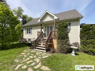 Duplex à vendre ! Le prix a été fixé par un évaluateur la semaine dernière. 2 logements de 4 1/2 piè...