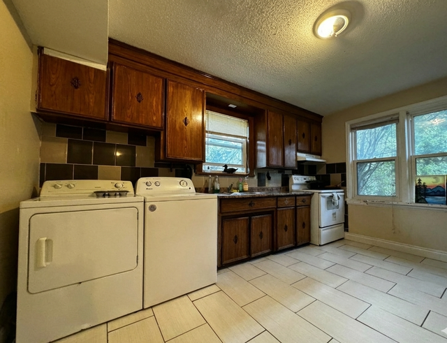 SHORT TERM: Student Rooms Available Close To Uptown/Laurier (Uni in Long Term Rentals in Kitchener / Waterloo - Image 8