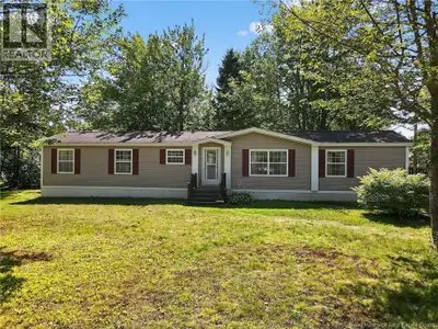 Welcome to 7 Cedargrove Located in the desirable Pine Tree Park, this beautifully maintained 2007-bu...