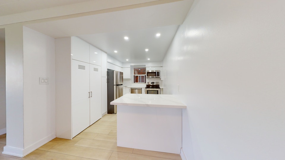 Apartment for Rent at 3 East 37th, Hamilton Mountain 2