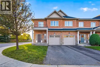 Beautiful End Unit 3 Bedroom Townhouse Filled With Natural Sunlight In A Desirable Area Of Stoney Cr...