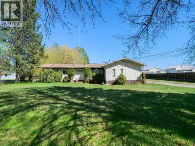 Rare opportunity to own a C4 zoned 2 bed, 1 bath property on a just over 1 acre lot in the heart of...