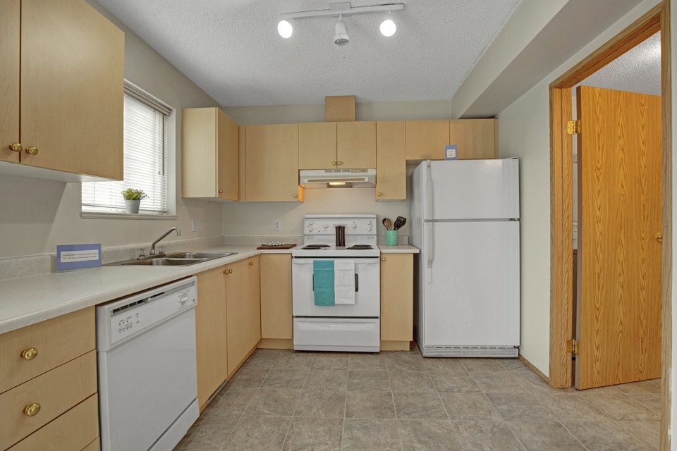 2 Bed x 1 Bath Apartment for Rent on Highland Blvd W. 4