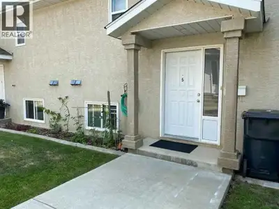 5, 5 Tartan Boulevard W Lethbridge, Alberta