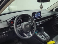CLEAN CARFAX. CONFIDENCE MEETS CONVENIENCE Elevate your daily drive with this stylish and versatile... (image 3)