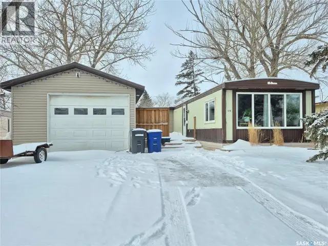 129 17th STREET NE Weyburn, Saskatchewan in Houses for Sale in Regina - Image 2