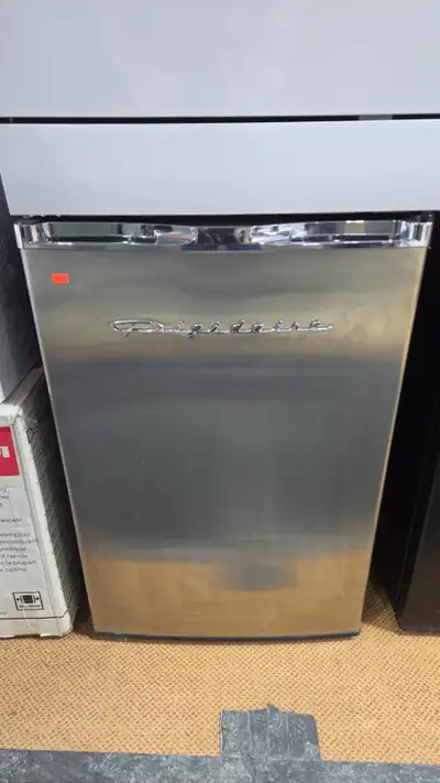 FRIGIDAIRE COMPACT REFRIGERATOR 4.0 cuft, View more