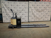 CROWN, 6000 LBS, ELECTRIC PALLET TRUCK