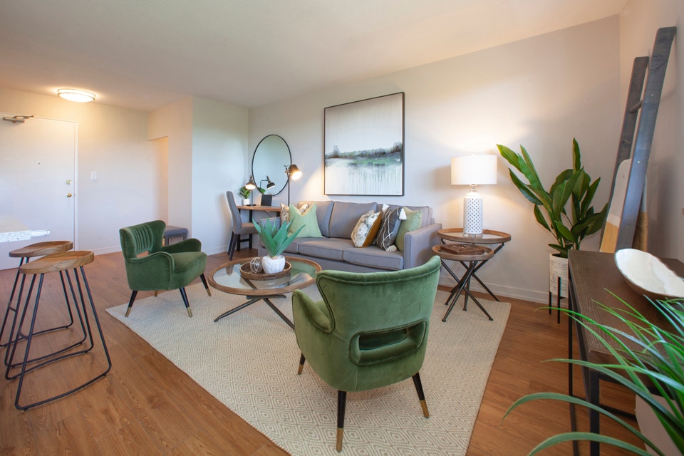 Bachelor for Rent in the Heart of Downtown Oakville! 2