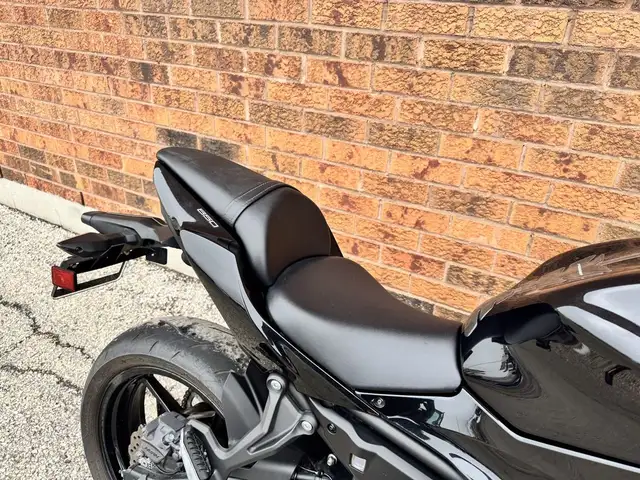 2020 Kawasaki Ninja 650 ABS **ONLY 2,000 KM** in Sport Bikes in Markham / York Region - Image 17