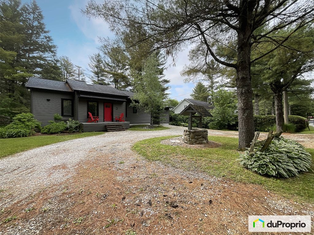 $699,500 - Cottage for sale in Eastman — photo 1