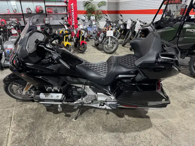 GL1800DK Gold Wing Tour DCT in Street, Cruisers & Choppers in Edmonton - Image 4