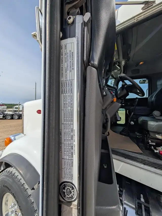 2019 PETERBILT 367 in Heavy Trucks in Kamloops - Image 34