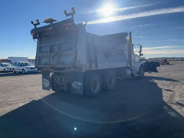 2016 Kenworth T800 in Heavy Trucks in Calgary - Image 5