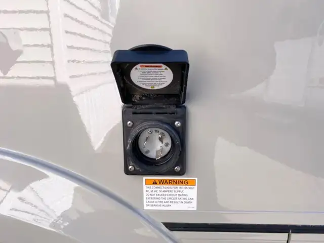 2026 Leisure Travel Unity U24CB in RVs & Motorhomes in Bedford - Image 33