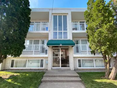 2 Bedroom Apartment Near Downtown St. Catharines