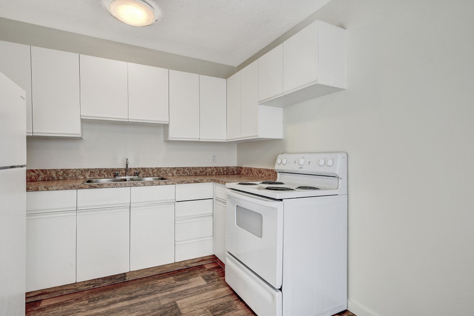 Bright, Spacious 3 BED x 1.5 BATH Townhome 2