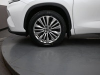 See Dealer Website for Details. 2023 Toyota Highlander PLATINUM Engine: 4 Cylinder Engine 2.4L L/100... (image 3)