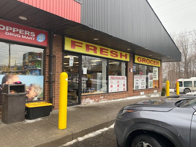 Great convenient store beside 2 schools and La City College! in Commercial & Office Space for Sale in Ottawa