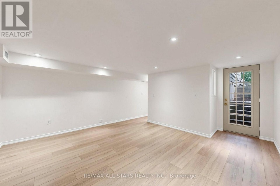 BASEMENT - 68 MACPHERSON AVENUE Toronto (Annex), Ontario 3