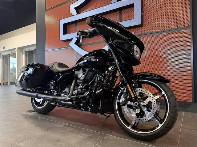 2025 Harley-Davidson Street Glide in Street, Cruisers & Choppers in Grande Prairie - Image 3