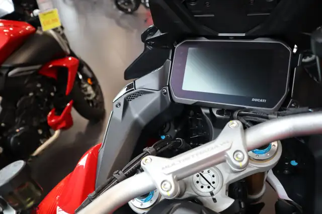 2025 Ducati Multistrada V4 Pikes Peak in Street, Cruisers & Choppers in Edmonton - Image 4