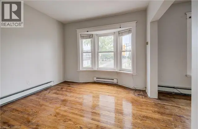 698 KING Street W Kitchener, Ontario in Houses for Sale in Kitchener / Waterloo - Image 24