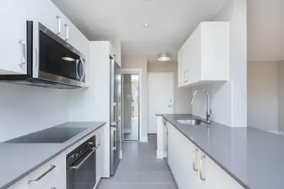 One bedroom, Eglinton and Don Valley Parkway - ID 77