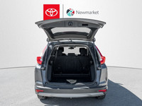 Experience the versatility and comfort of the 2018 Honda CR-V LX AWD in a sophisticated gray finish,... (image 7)