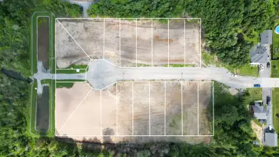 Votre paradis résidentiel vous attend à Kingsey Falls, à seulement 30 minutes de Victoriaville ! Opp...