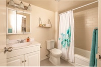 Conveniently located beside Lincoln Fields Shopping Centre near Britannia Beach, Lakeview Apartments... (image 6)