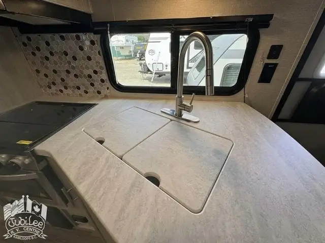 2022 ,Catalina,Coachmen RV 263BHSK in Travel Trailers & Campers in Kamloops - Image 16