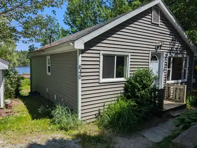 Cozy home on a very quiet, wooded road with lush back yard bordering on Kinsac Lake. Beaverbank Kins...