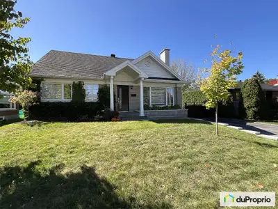 Beau cottage de style anglais situé sur une rue peu passante du secteur Normanville, à proximité de...